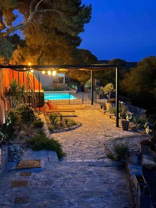 Sous Le « Figuier » Villa Cornillon-Confoux Exterior photo