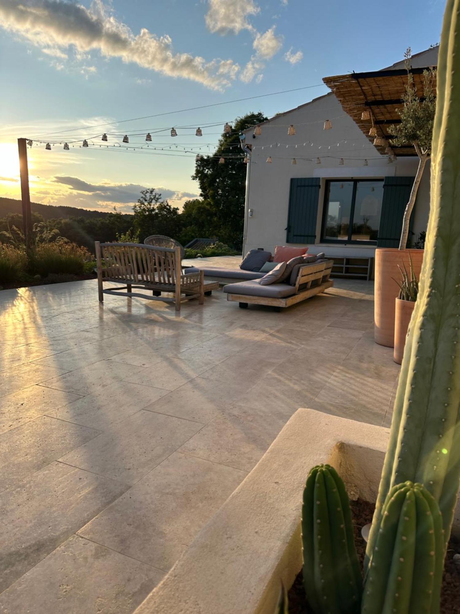 Sous Le « Figuier » Villa Cornillon-Confoux Exterior photo
